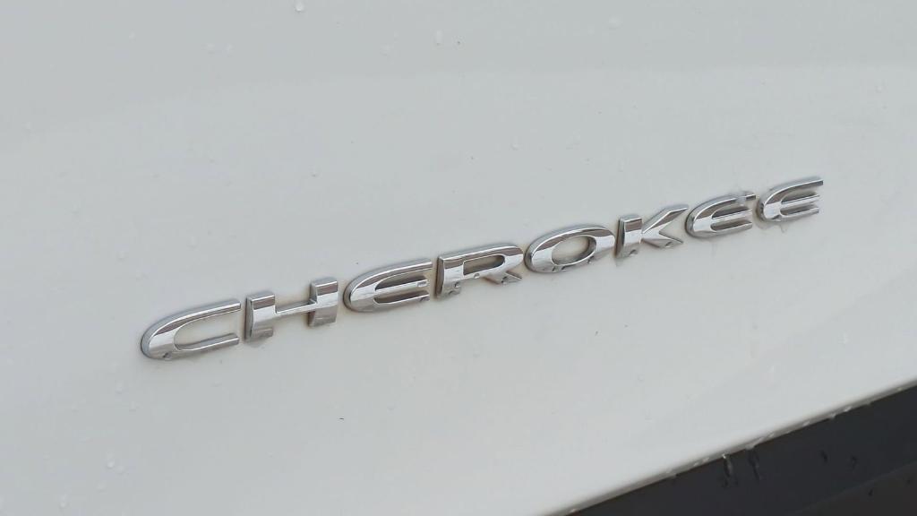 used 2021 Jeep Cherokee car, priced at $18,495