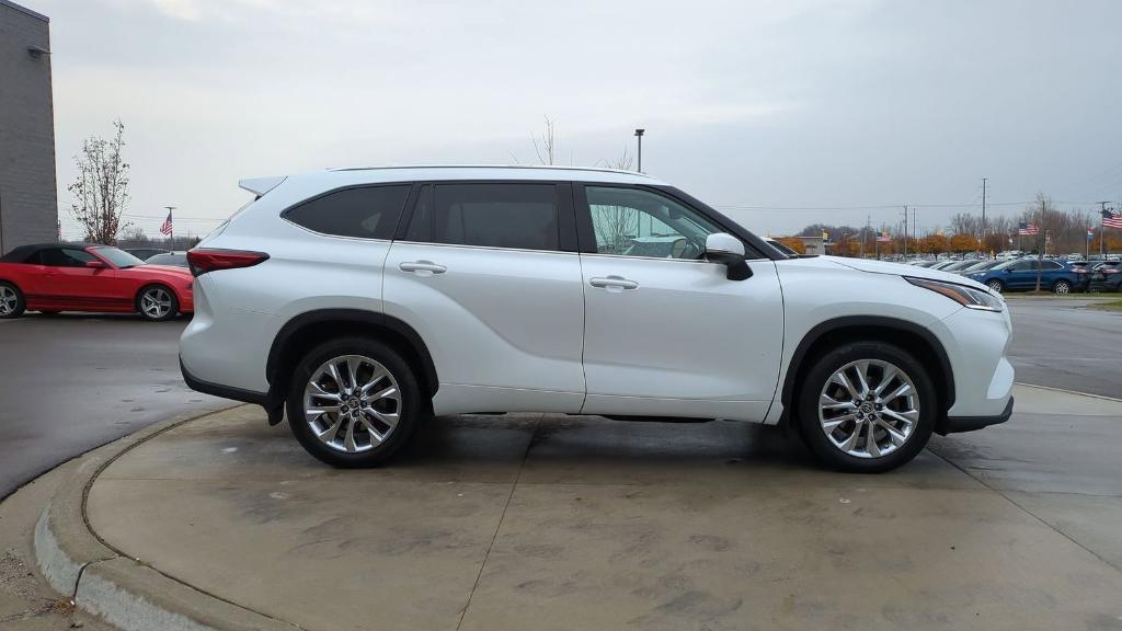 used 2023 Toyota Highlander car, priced at $32,995