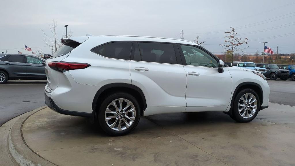 used 2023 Toyota Highlander car, priced at $32,995