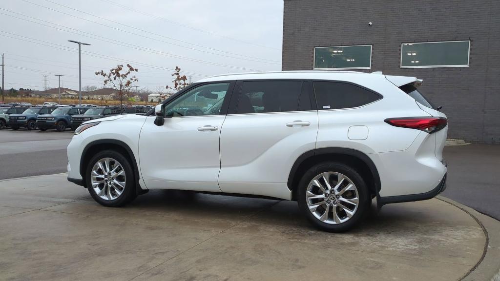 used 2023 Toyota Highlander car, priced at $32,995