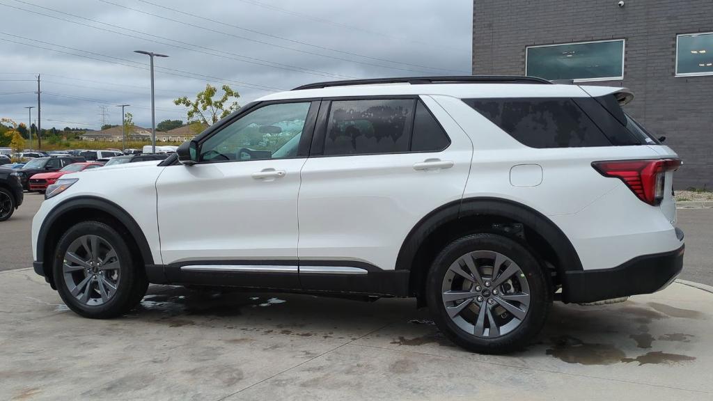 new 2025 Ford Explorer car, priced at $43,738