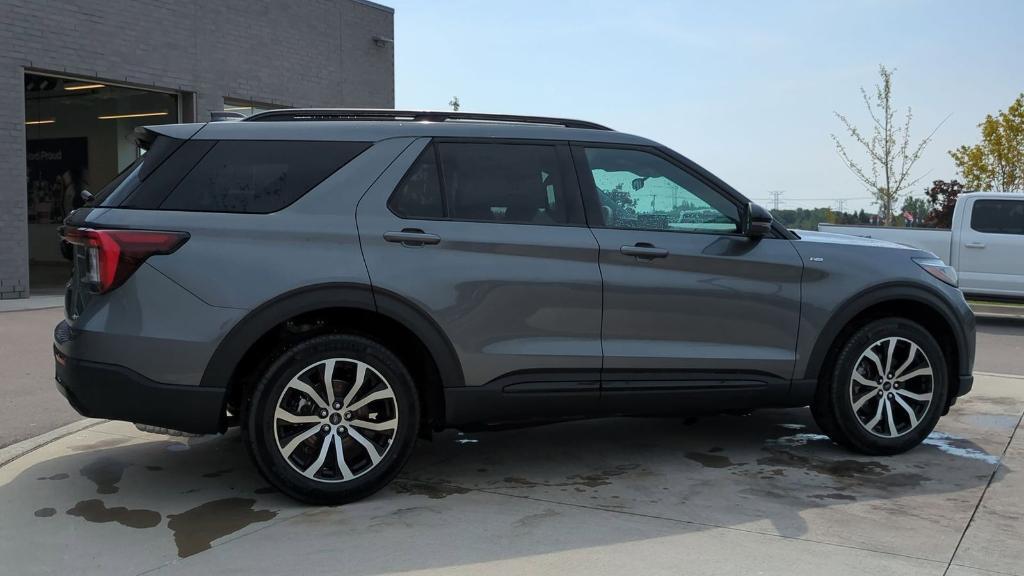 new 2025 Ford Explorer car, priced at $44,621