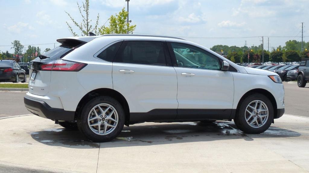 new 2024 Ford Edge car, priced at $39,911