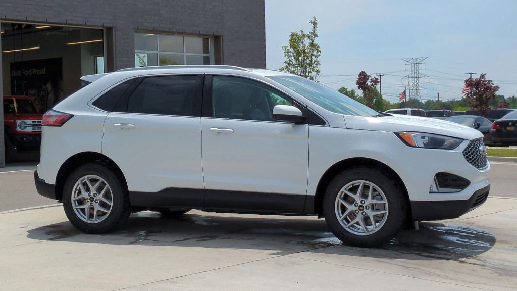 new 2024 Ford Edge car, priced at $39,911