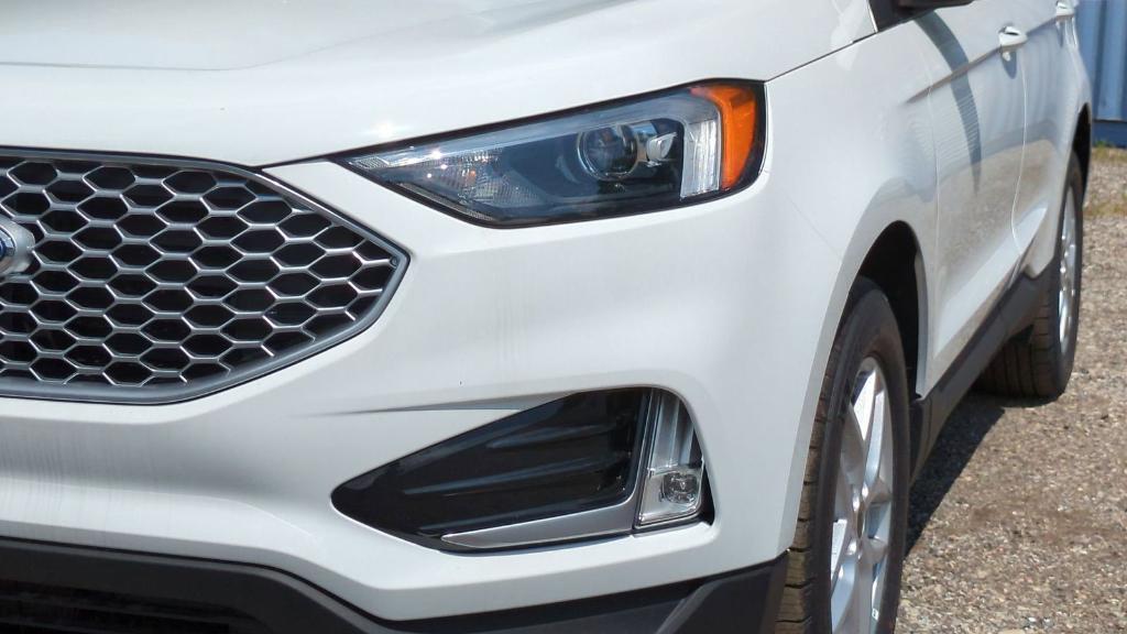 new 2024 Ford Edge car, priced at $41,185