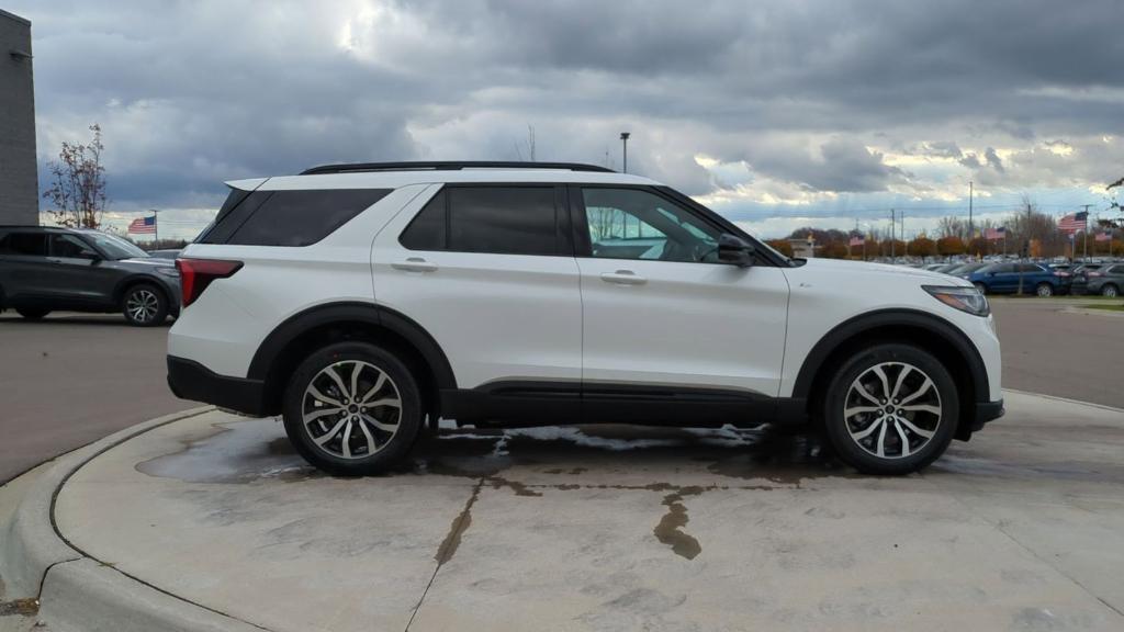 new 2025 Ford Explorer car, priced at $43,981