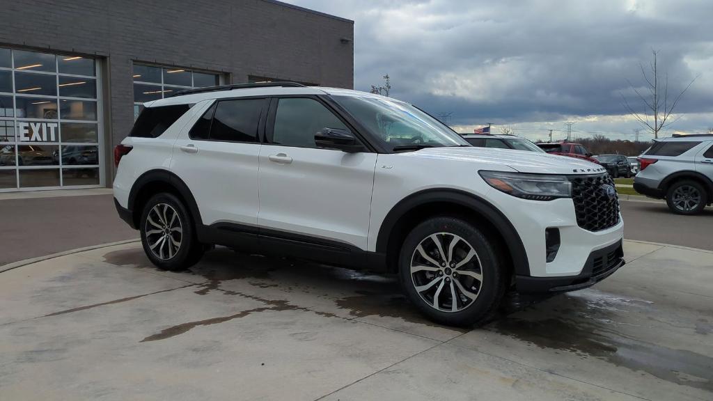 new 2025 Ford Explorer car, priced at $43,981