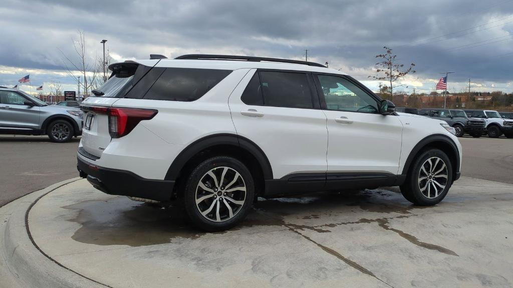 new 2025 Ford Explorer car, priced at $43,981