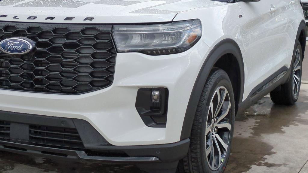 new 2025 Ford Explorer car, priced at $43,981