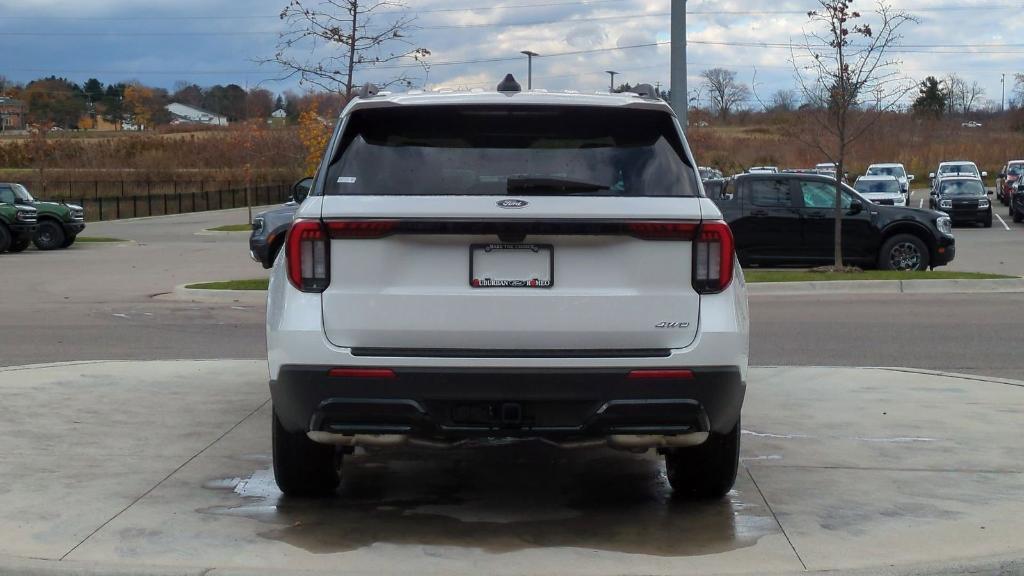 new 2025 Ford Explorer car, priced at $43,981