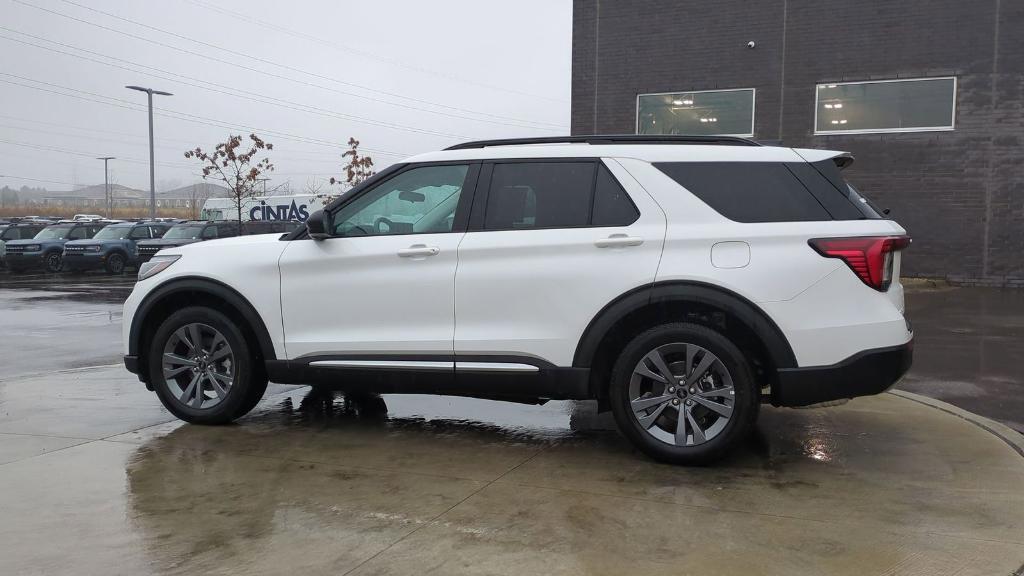 new 2025 Ford Explorer car, priced at $45,238