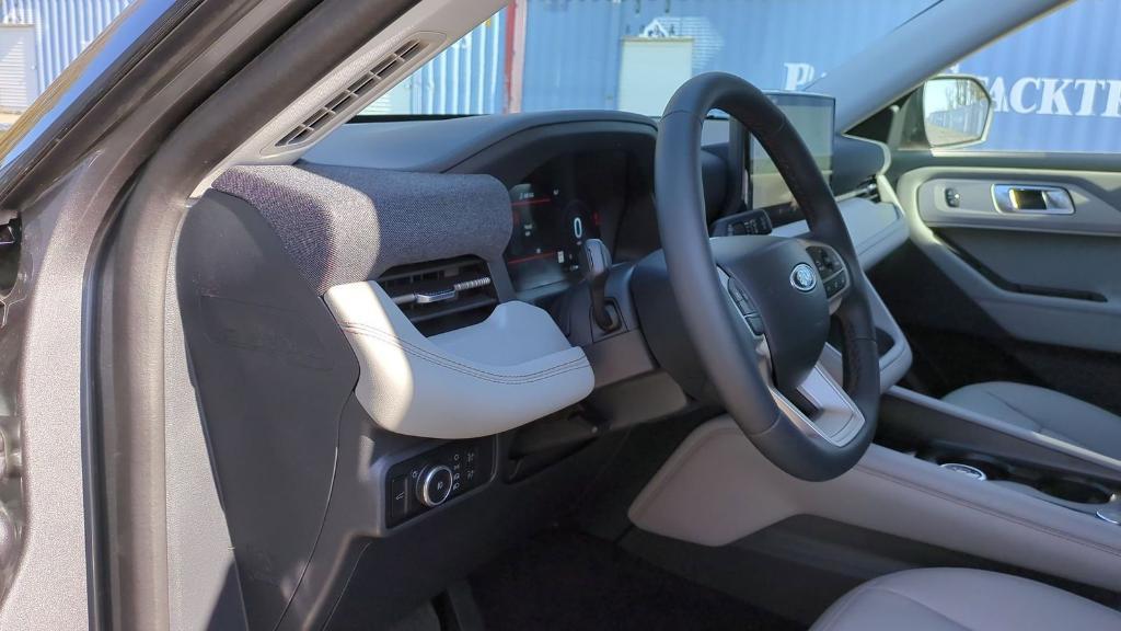 new 2025 Ford Explorer car, priced at $44,545