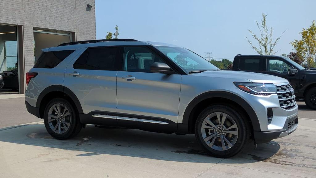 new 2025 Ford Explorer car, priced at $45,702