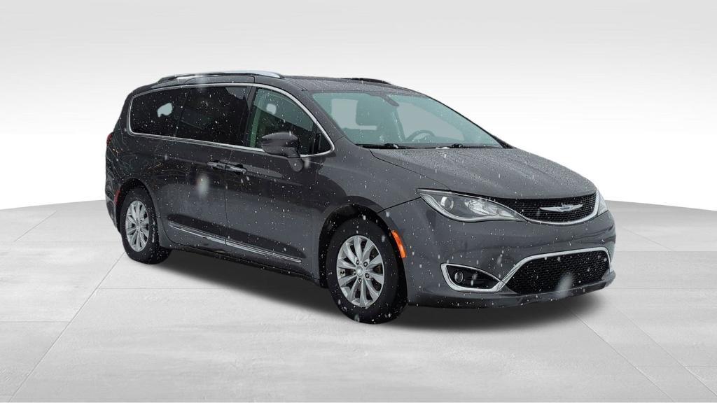 used 2018 Chrysler Pacifica car, priced at $14,995