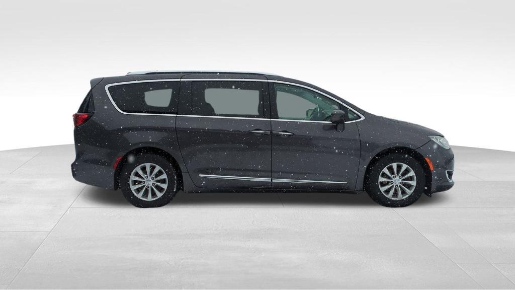 used 2018 Chrysler Pacifica car, priced at $14,995