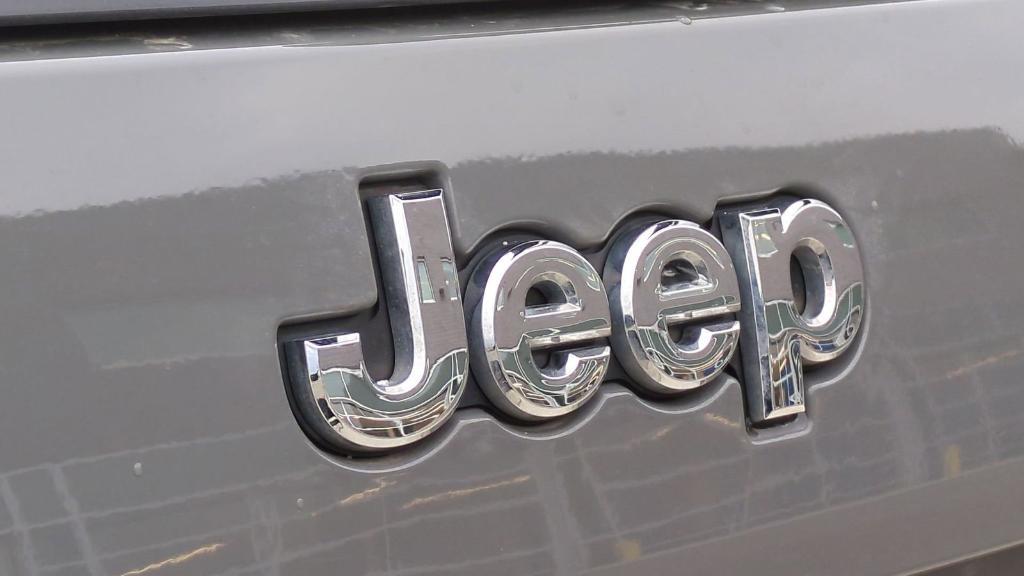 used 2019 Jeep Cherokee car, priced at $19,995