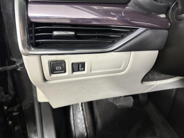 used 2021 Cadillac XT4 car, priced at $22,990