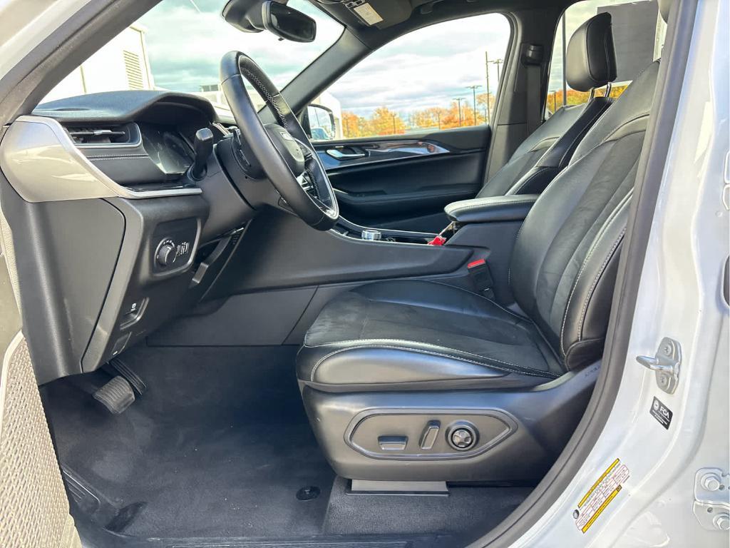 used 2022 Jeep Grand Cherokee car, priced at $28,965