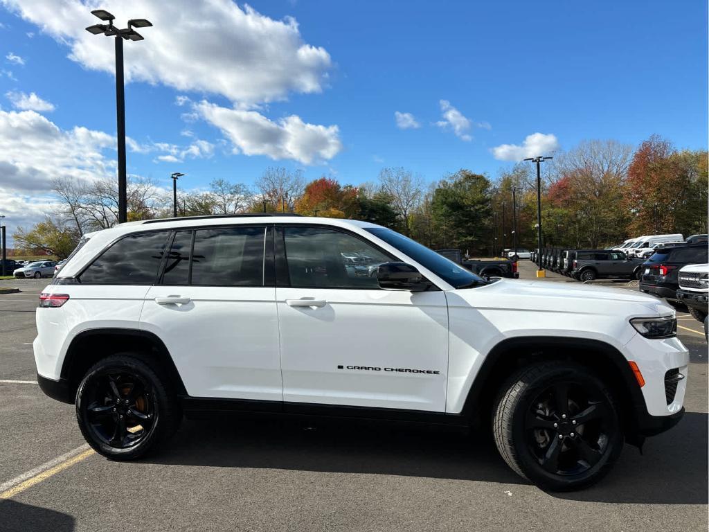used 2022 Jeep Grand Cherokee car, priced at $28,965