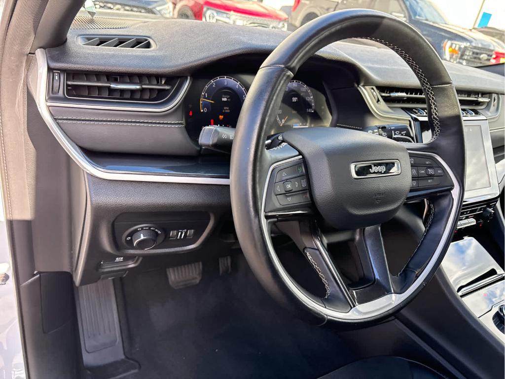 used 2022 Jeep Grand Cherokee car, priced at $28,965