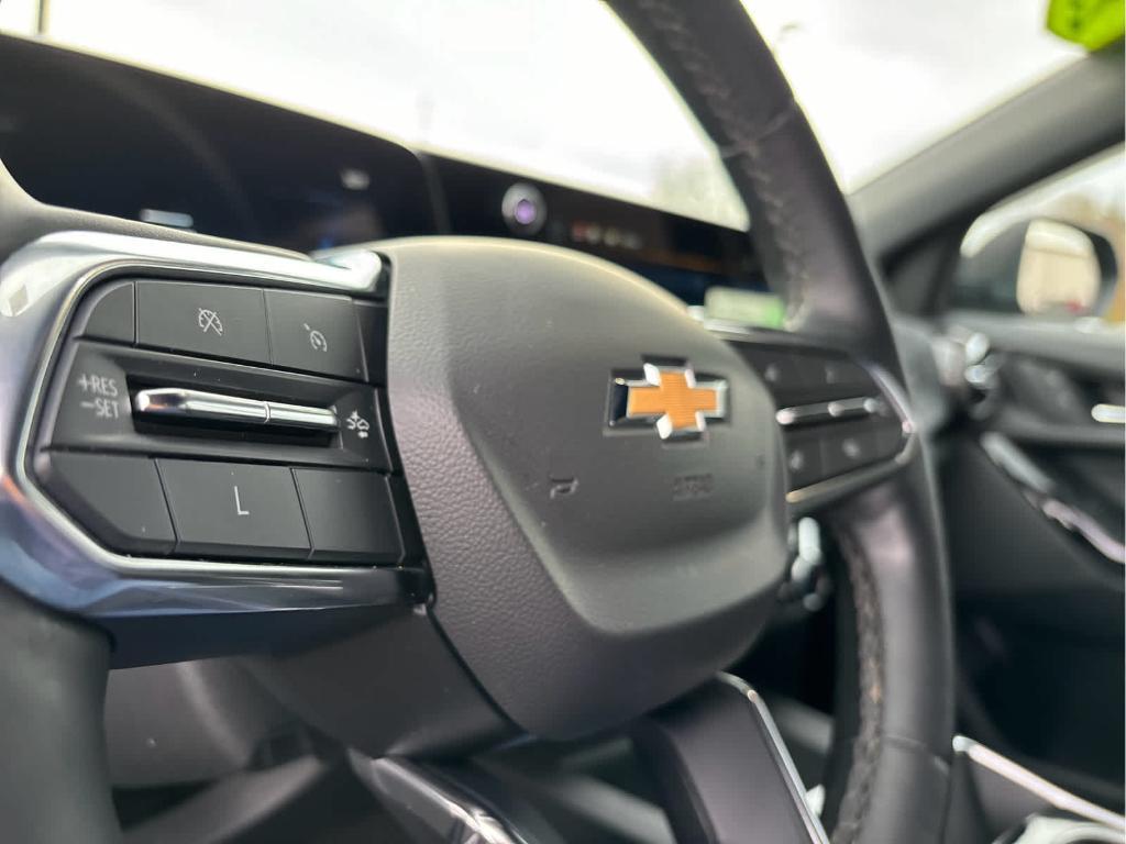 used 2025 Chevrolet Equinox car, priced at $27,935