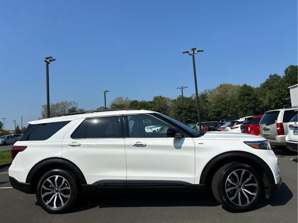 used 2022 Ford Explorer car, priced at $32,321