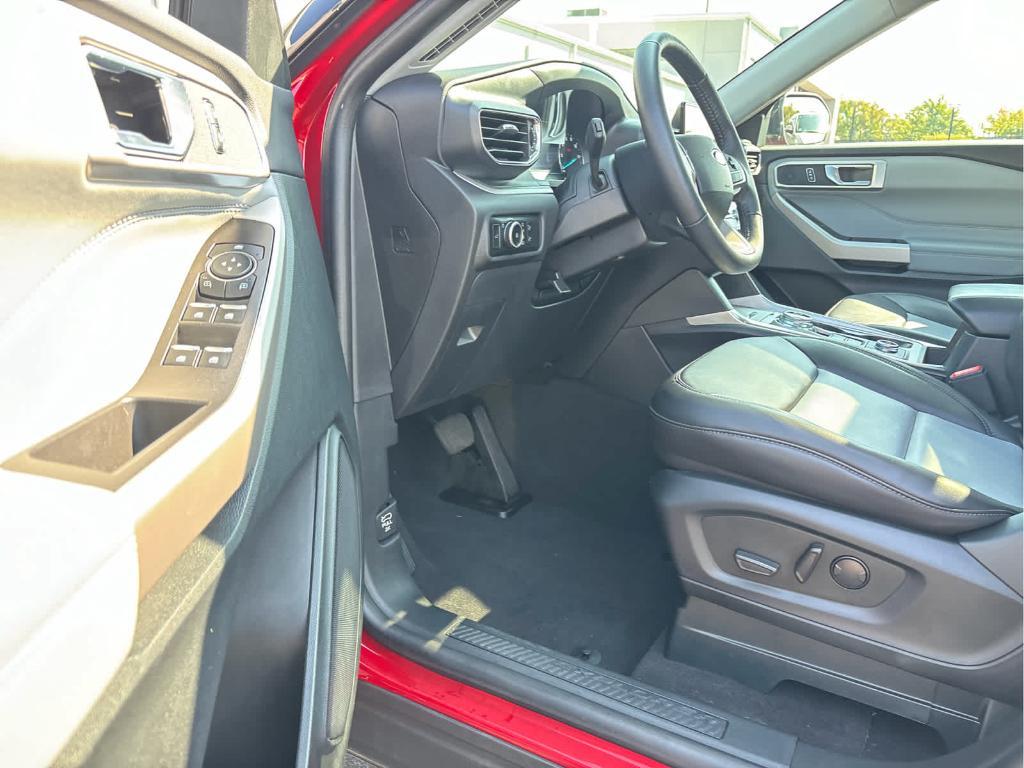 used 2024 Ford Explorer car, priced at $37,135