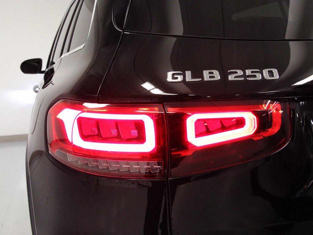 used 2021 Mercedes-Benz GLB 250 car, priced at $27,550