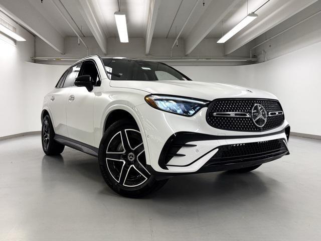 new 2025 Mercedes-Benz GLC 300 car, priced at $62,420