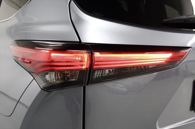 used 2021 Toyota Highlander Hybrid car, priced at $34,990