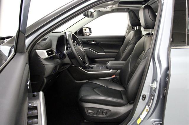 used 2021 Toyota Highlander Hybrid car, priced at $34,990