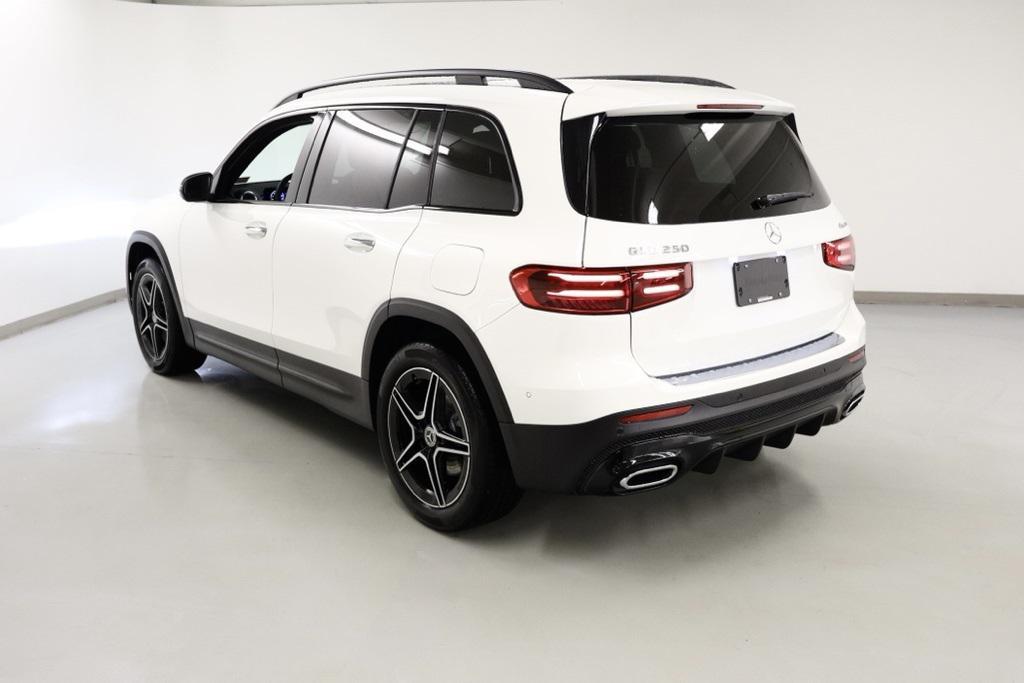 new 2025 Mercedes-Benz GLB 250 car, priced at $56,295