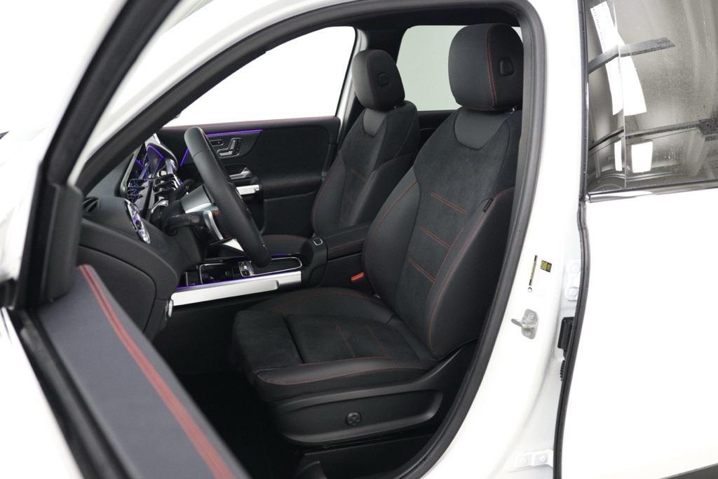 new 2025 Mercedes-Benz GLB 250 car, priced at $56,295