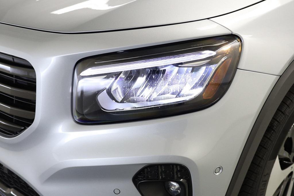 new 2025 Mercedes-Benz GLB 250 car, priced at $53,935