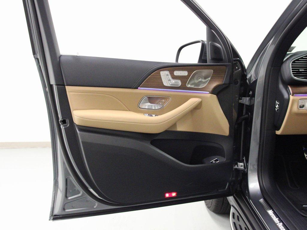 new 2026 Mercedes-Benz GLS 580 car, priced at $121,860