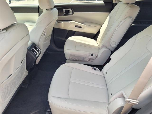 new 2025 Kia Sorento Hybrid car, priced at $39,160