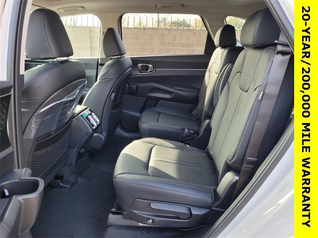 new 2025 Kia Sorento Hybrid car, priced at $39,946