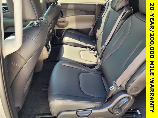 new 2025 Kia Carnival Hybrid car, priced at $44,225