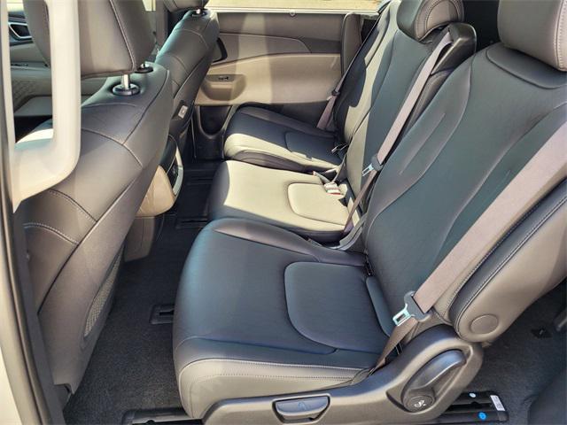 new 2025 Kia Carnival Hybrid car, priced at $44,225
