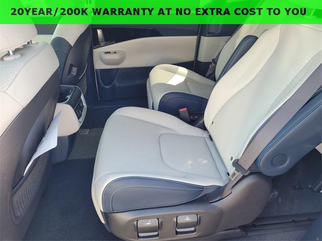 new 2025 Kia Carnival Hybrid car, priced at $50,999