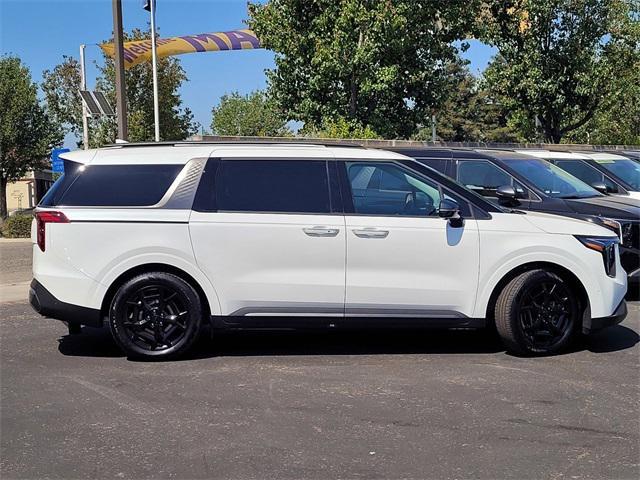 new 2025 Kia Carnival Hybrid car, priced at $52,495