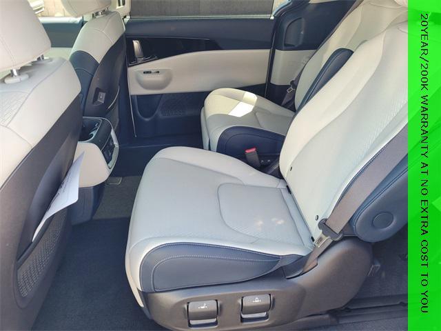 new 2025 Kia Carnival Hybrid car, priced at $52,999