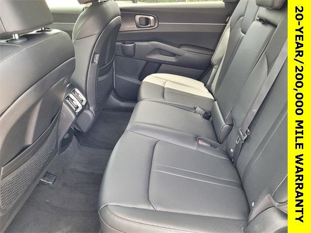 new 2025 Kia Sorento car, priced at $33,921