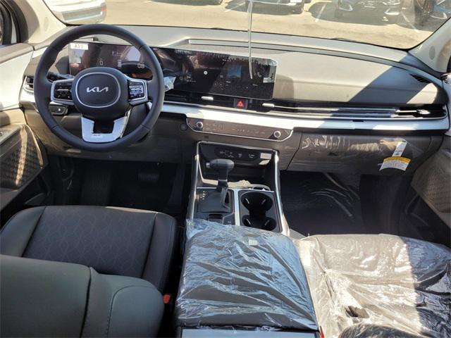 new 2025 Kia Carnival car, priced at $39,370