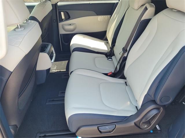 new 2026 Kia Carnival Hybrid car, priced at $45,385