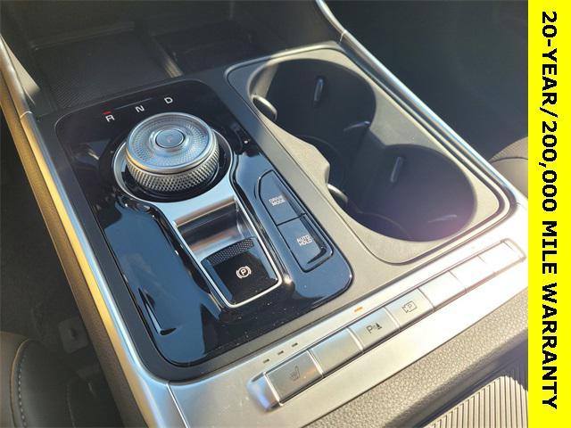 new 2025 Kia Carnival Hybrid car, priced at $42,821