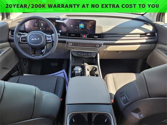 new 2026 Kia Carnival Hybrid car, priced at $45,385
