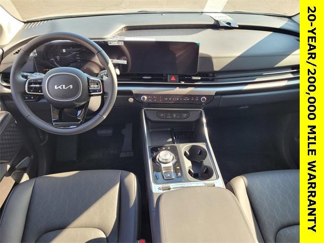 new 2025 Kia Carnival Hybrid car, priced at $50,878