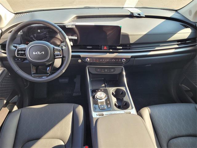 new 2025 Kia Carnival Hybrid car, priced at $52,625