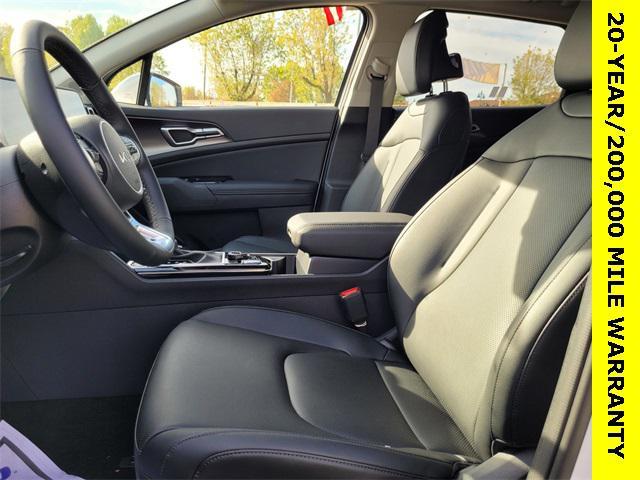 new 2025 Kia Sportage car, priced at $33,275